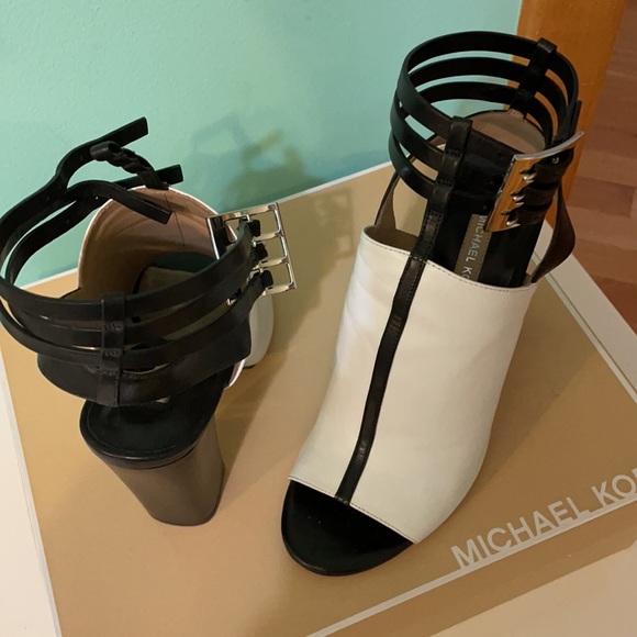 Michael Kors collection triple buckle sandals - Picture 2 of 11